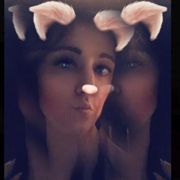 Meet your Posher, Elaine - Picture 1 of 1